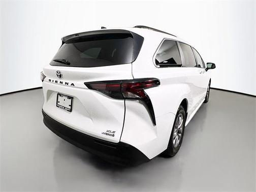 2023 Toyota Sienna XLE 7 Passenger