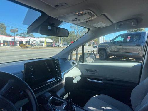 2023 Toyota Sienna LE