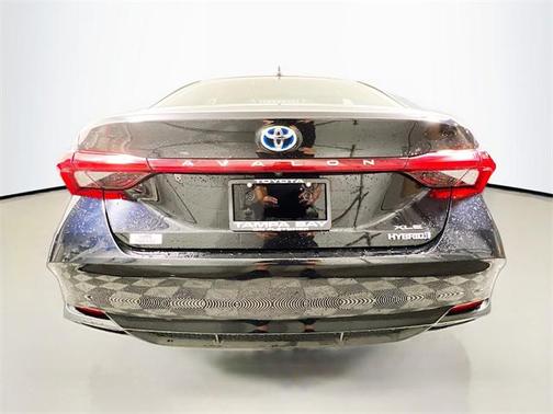 2022 Toyota Avalon Hybrid XLE Plus