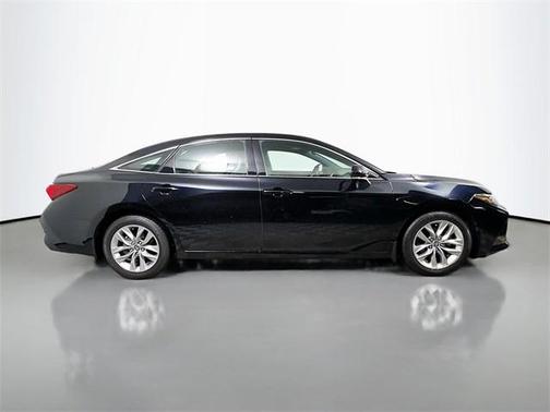 2022 Toyota Avalon Hybrid XLE Plus