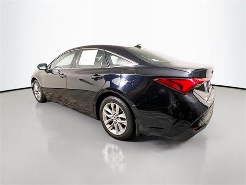 2022 Toyota Avalon Hybrid XLE Plus