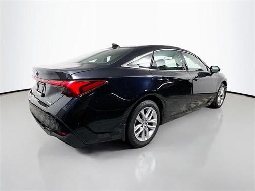 2022 Toyota Avalon Hybrid XLE Plus