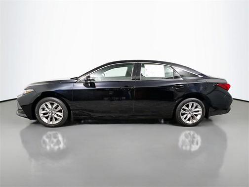 2022 Toyota Avalon Hybrid XLE Plus