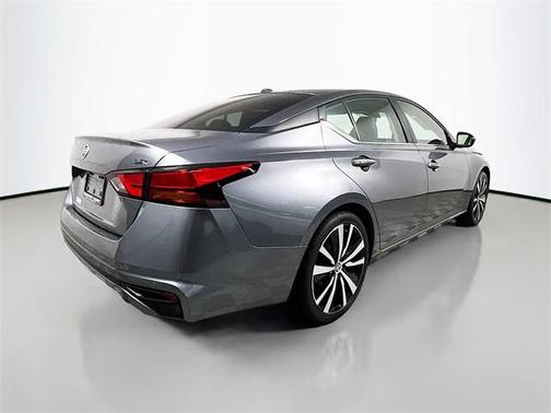 2022 Nissan Altima SR FWD