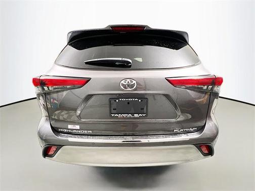 2022 Toyota Highlander Platinum