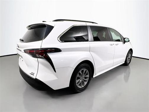 2023 Toyota Sienna XLE 7 Passenger