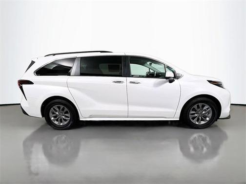 2023 Toyota Sienna XLE 7 Passenger
