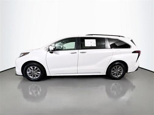 2023 Toyota Sienna XLE 7 Passenger
