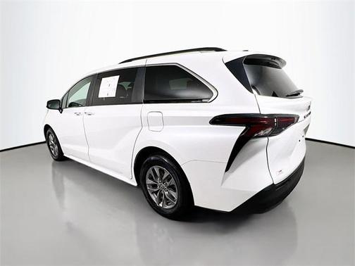 2023 Toyota Sienna XLE 7 Passenger