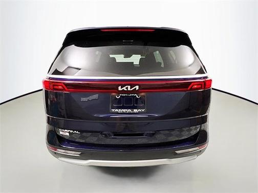 2023 Kia Carnival LX