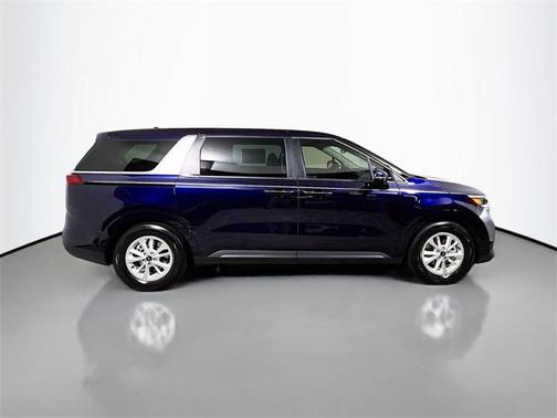 2023 Kia Carnival LX