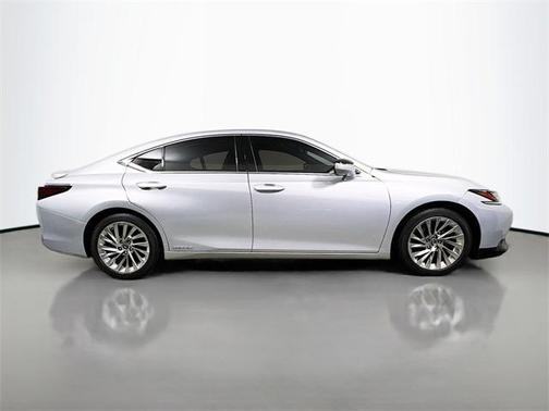 2020 Lexus ES 300h Ultra Luxury
