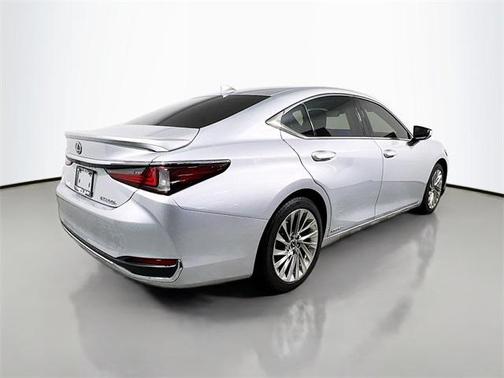 2020 Lexus ES 300h Ultra Luxury