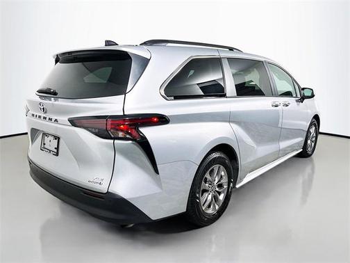 2023 Toyota Sienna XLE