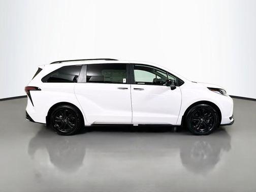 Ice 2026 Toyota Sienna XSE 7 Passenger