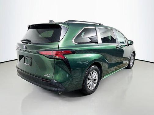 2021 Toyota Sienna LE