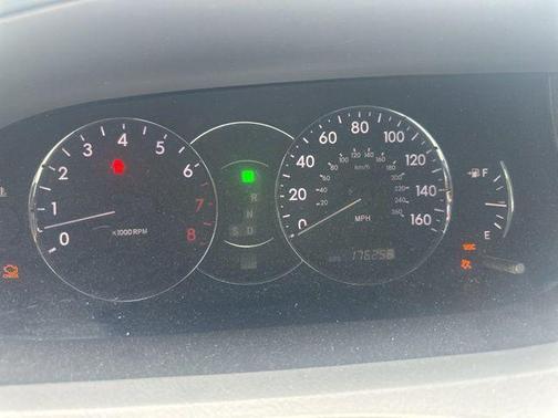 Silver 2005 Toyota Avalon XLS