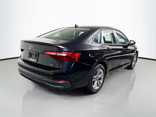 Deep Black Pearl 2024 Volkswagen Jetta 1.5T SE