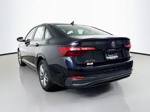 Deep Black Pearl 2024 Volkswagen Jetta 1.5T SE