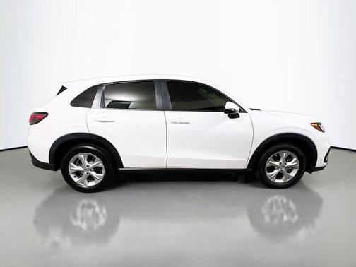 Platinum White Pearl 2023 Honda HR-V LX