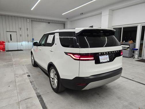Fuji White 2025 Land Rover Discovery P300 S