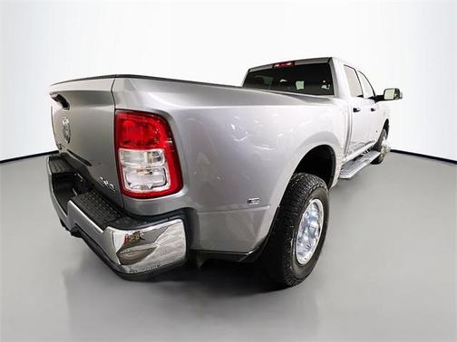2022 RAM 3500 Tradesman Crew Cab 4x4 8' Box