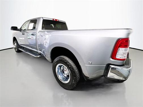 2022 RAM 3500 Tradesman Crew Cab 4x4 8' Box