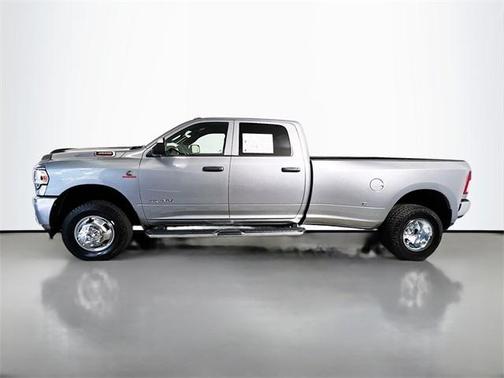 2022 RAM 3500 Tradesman Crew Cab 4x4 8' Box