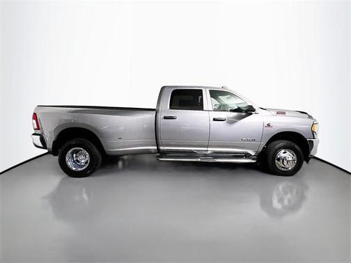 2022 RAM 3500 Tradesman Crew Cab 4x4 8' Box