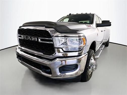 2022 RAM 3500 Tradesman Crew Cab 4x4 8' Box