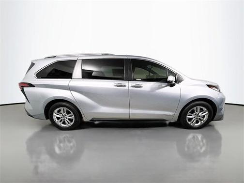 2021 Toyota Sienna Limited 7-Passenger