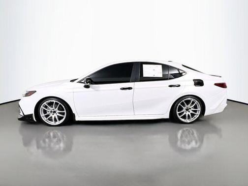 Wind Chill Pearl/Black 2025 Toyota Camry XSE