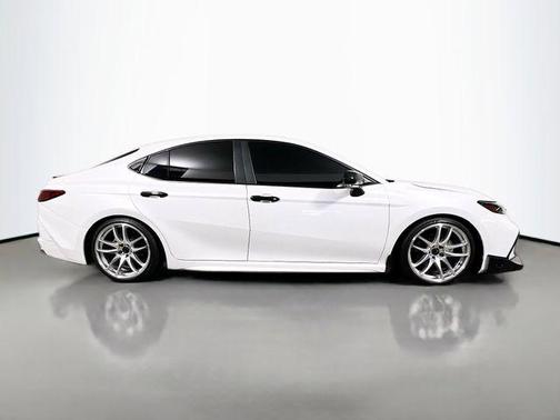 Wind Chill Pearl/Black 2025 Toyota Camry XSE