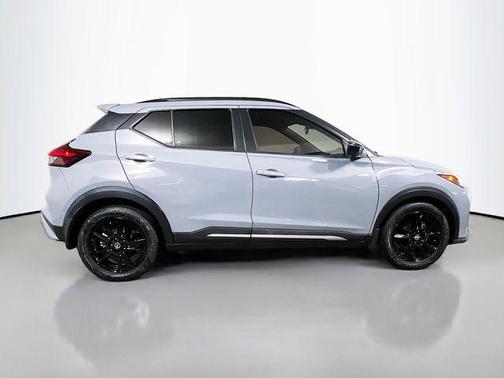 Boulder Gray Pearl 2021 Nissan Kicks SR