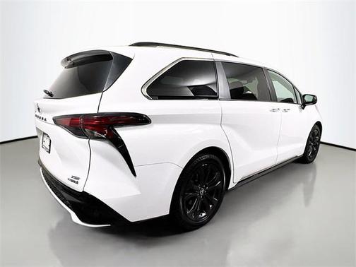 2022 Toyota Sienna XSE 7 Passenger