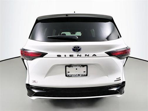 2022 Toyota Sienna XSE 7 Passenger