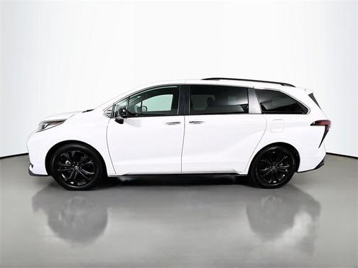 2022 Toyota Sienna XSE 7 Passenger