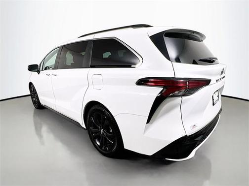 2022 Toyota Sienna XSE 7 Passenger