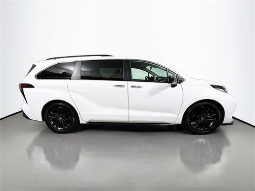 2022 Toyota Sienna XSE 7 Passenger