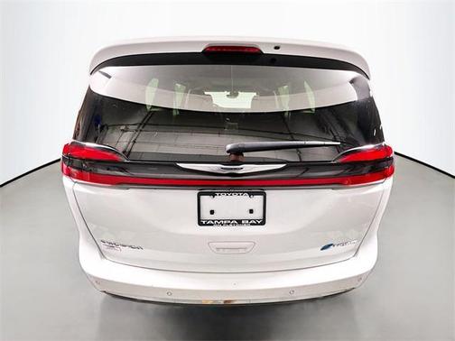 2022 Chrysler Pacifica Hybrid Limited