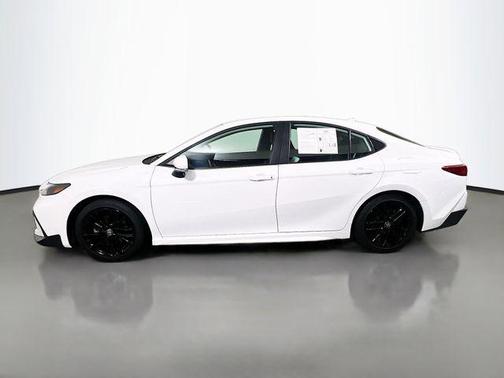 Ice Cap 2026 Toyota Camry SE