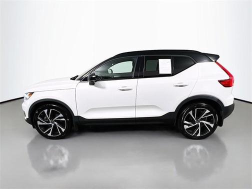 2021 Volvo XC40 T5 R-Design