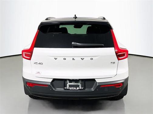 2021 Volvo XC40 T5 R-Design