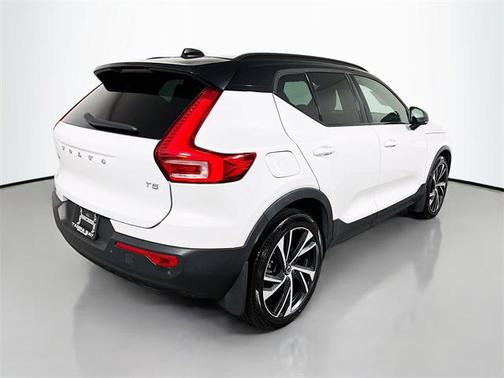 2021 Volvo XC40 T5 R-Design