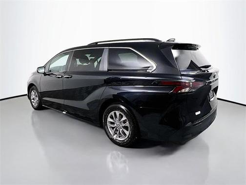 2023 Toyota Sienna XLE 7 Passenger