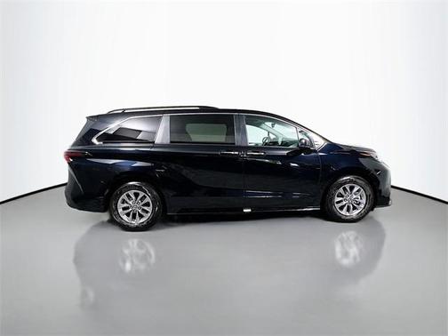 2023 Toyota Sienna XLE 7 Passenger