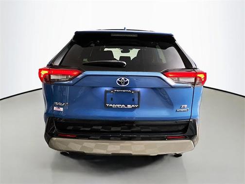 2022 Toyota RAV4 Hybrid SE