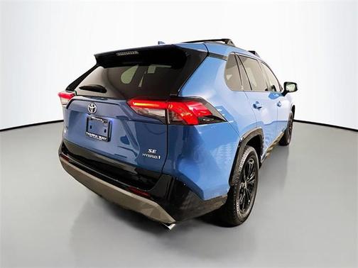 2022 Toyota RAV4 Hybrid SE