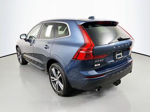 2021 Volvo XC60 T5 Momentum
