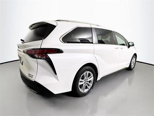 2021 Toyota Sienna Limited 7-Passenger